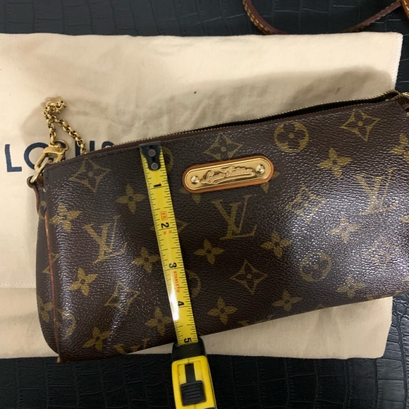 Louis Vuitton Eva monogram bag(bag discontinued). - Picture 15 of 16